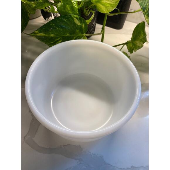 Vintage Milkglass Glassbake Mixing Bowl 8.5" in Diameter - Picture 3 of 7